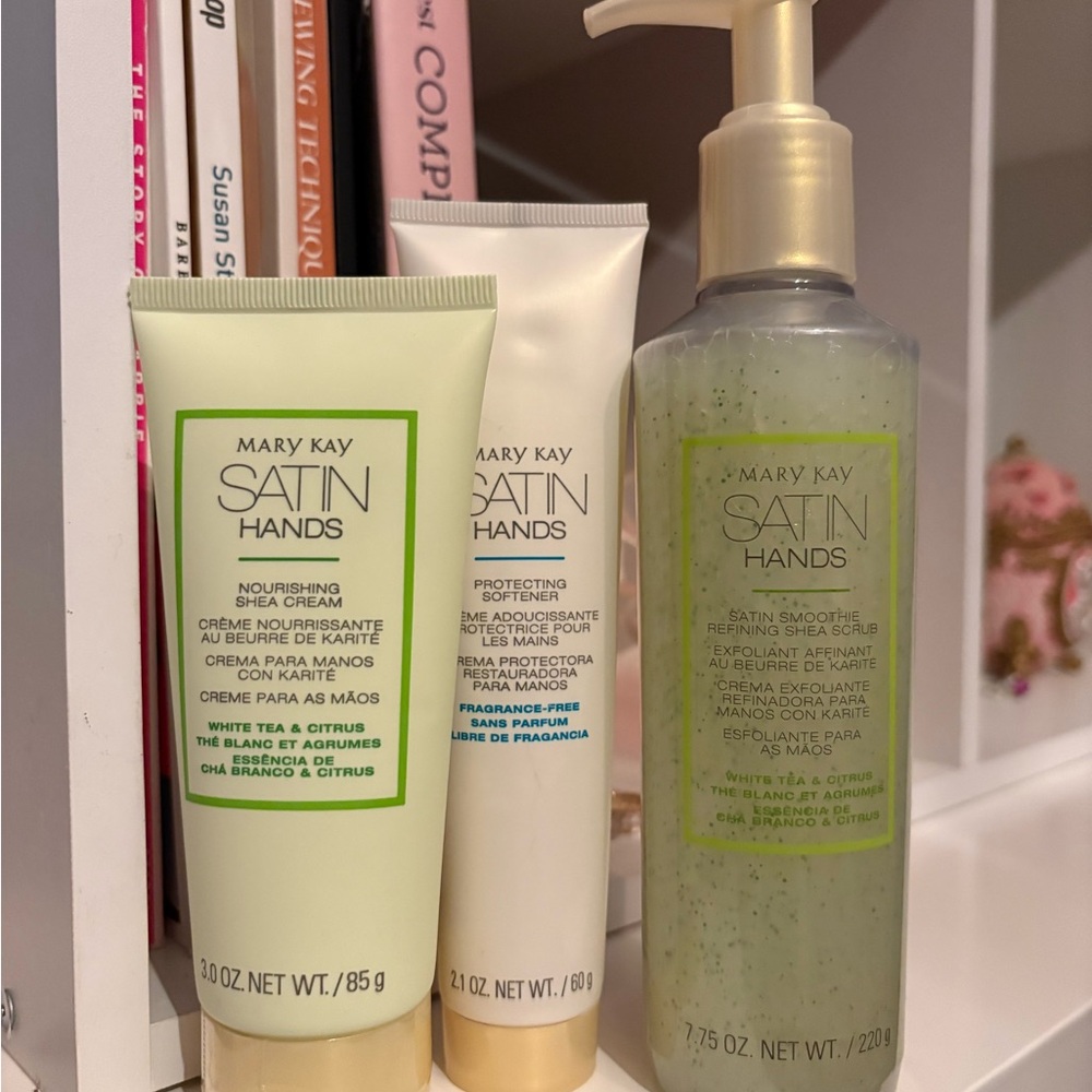 NEVER USED Mary Kay Satin Hands Trio